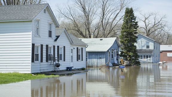 flooded houses in the midwest