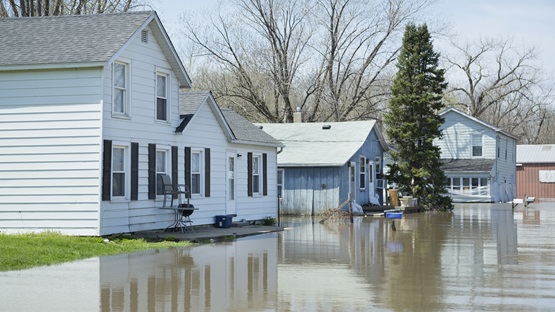 flooded houses in the midwest