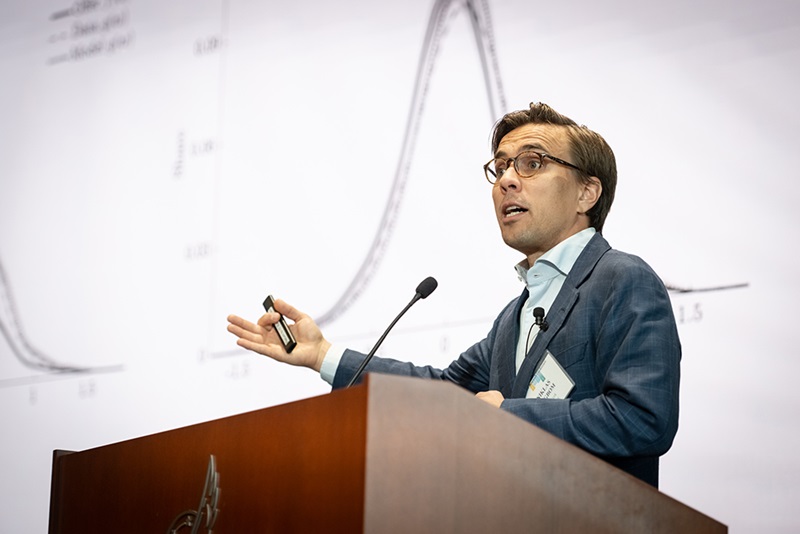 Niklas Engbom (New York University) presenting his research.